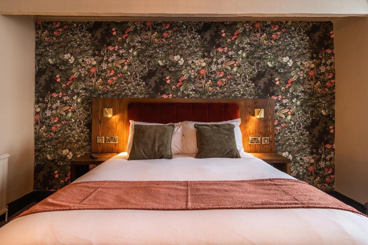 The Bell By Innkeeper'S Collection Aston Clinton Экстерьер фото